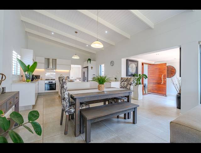 2 BEDROOM TOWNHOUSE FOR SALE IN SHAKAS ROCK